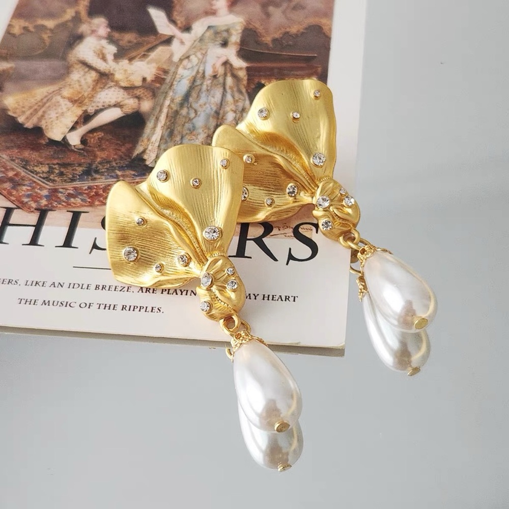 Kirks Folly Gold Tone Shell Pearl Drop Earrings NWOT